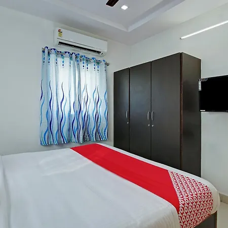 OYO 30151 Golden Hive Hotel